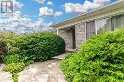 1996 CEDAR LANE TERRACE  Ottawa, ON K2A 1J8