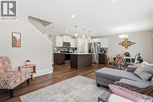 474 Schmeiser Bend, Saskatoon, SK - Indoor Photo Showing Living Room