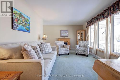 8 Jeanette Street, Hamilton, ON - Indoor Photo Showing Living Room
