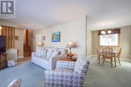 8 Jeanette Street, Hamilton, ON - Indoor Photo Showing Living Room