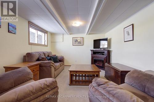 8 Jeanette Street, Hamilton, ON - Indoor Photo Showing Living Room