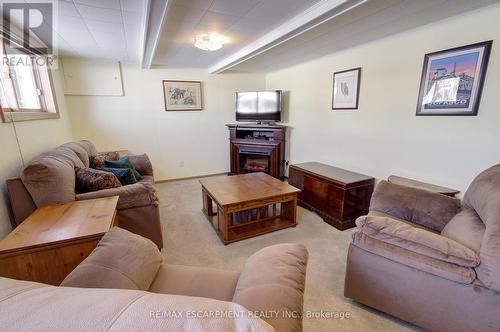 8 Jeanette Street, Hamilton, ON - Indoor Photo Showing Living Room