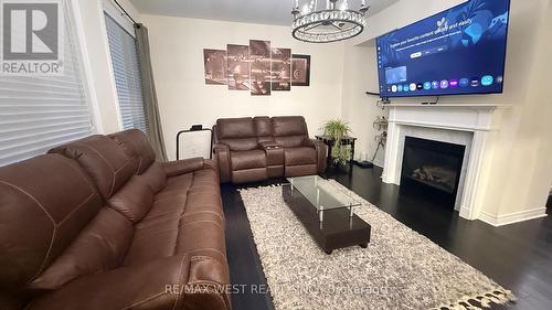 124 Johnson Drive, Shelburne, ON - Indoor Photo Showing Living Room With Fireplace