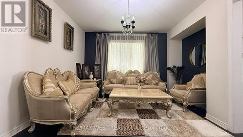 124 Johnson Drive, Shelburne, ON - Indoor Photo Showing Living Room