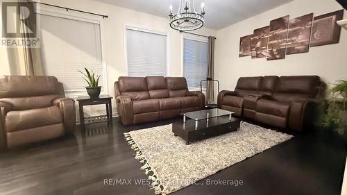 124 Johnson Drive, Shelburne, ON - Indoor Photo Showing Living Room