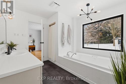 523 Forest Hill Drive, Kitchener, ON - Indoor Photo Showing Bathroom