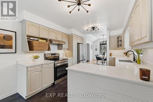 523 Forest Hill Drive, Kitchener, ON - Indoor Photo Showing Kitchen With Upgraded Kitchen