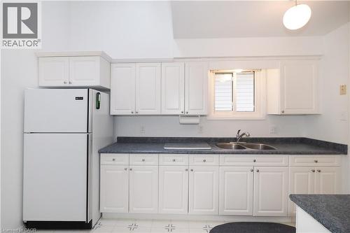 197 Wedgewood Drive, Cambridge, ON - Indoor Photo Showing Kitchen With Double Sink