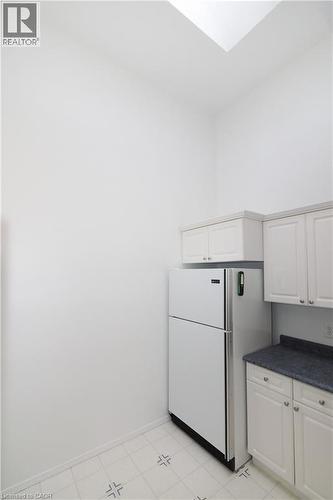 197 Wedgewood Drive, Cambridge, ON - Indoor Photo Showing Kitchen