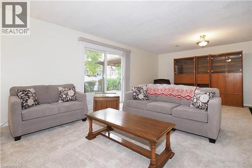 197 Wedgewood Drive, Cambridge, ON - Indoor Photo Showing Living Room
