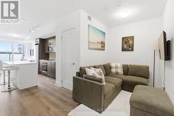 211 - 2545 SIMCOE STREET N  Oshawa (Windfields), ON L1L 0W3