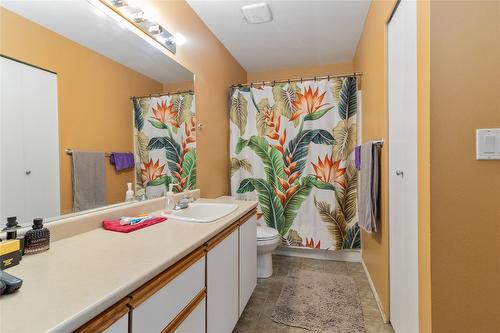 403-2025 Baron Road, Kelowna, BC - Indoor Photo Showing Bathroom