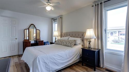 527-1255 Raymer Avenue, Kelowna, BC - Indoor Photo Showing Bedroom
