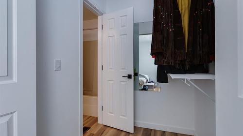 527-1255 Raymer Avenue, Kelowna, BC - Outdoor With Facade