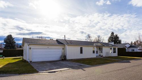 527-1255 Raymer Avenue, Kelowna, BC - Outdoor With Facade