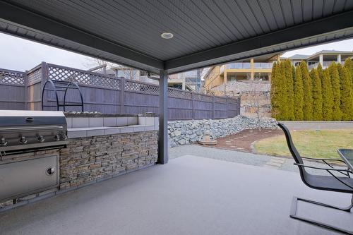 1410 Kendra Court, Kelowna, BC - Outdoor