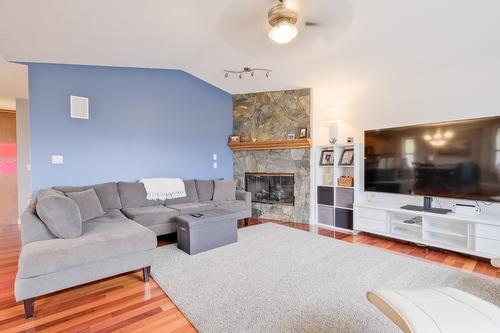 1410 Kendra Court, Kelowna, BC - Indoor Photo Showing Living Room With Fireplace