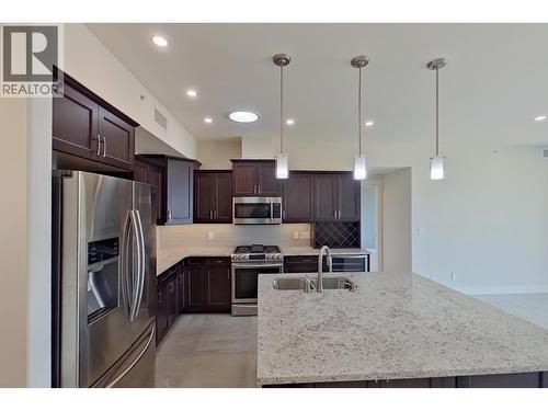 2000 Valleyview Drive Unit# 33, Osoyoos, BC - Indoor Photo Showing Kitchen With Double Sink With Upgraded Kitchen