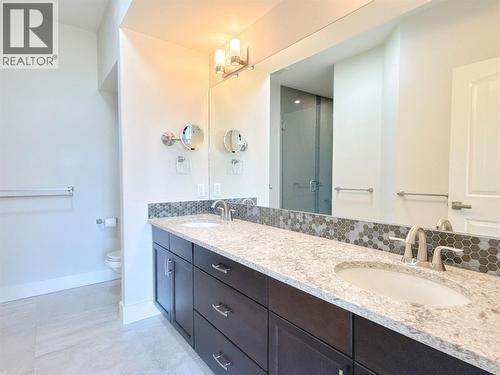 2000 Valleyview Drive Unit# 33, Osoyoos, BC - Indoor Photo Showing Bathroom