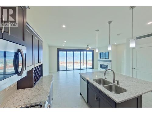 2000 Valleyview Drive Unit# 33, Osoyoos, BC - Indoor Photo Showing Kitchen With Double Sink With Upgraded Kitchen