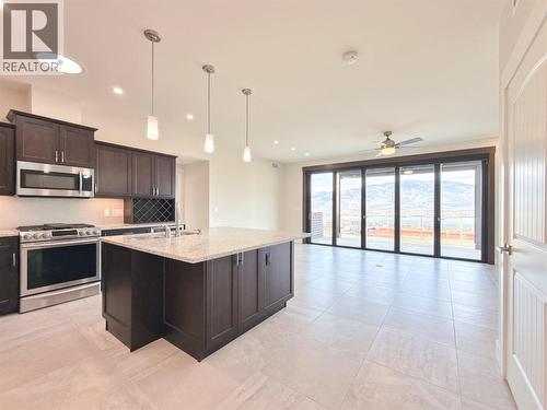 2000 Valleyview Drive Unit# 33, Osoyoos, BC - Indoor Photo Showing Kitchen With Upgraded Kitchen