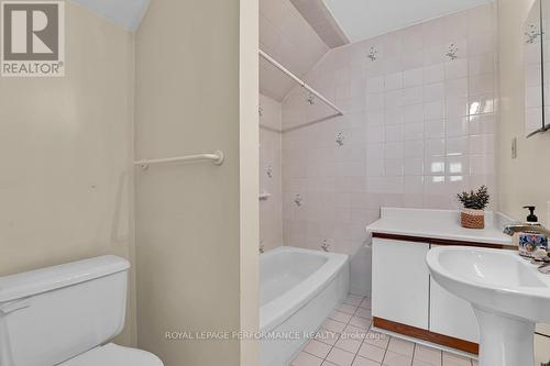 6 Elmdale Avenue, Ottawa, ON - Indoor Photo Showing Bathroom