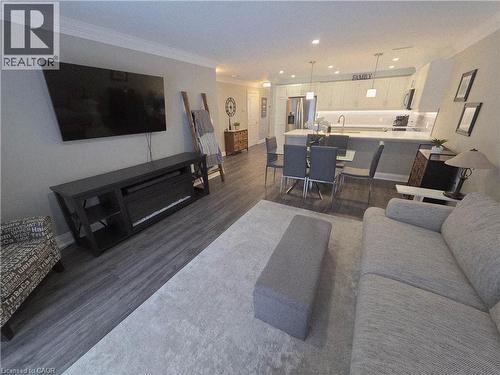52 Gates Lane, Hamilton, ON - Indoor Photo Showing Living Room
