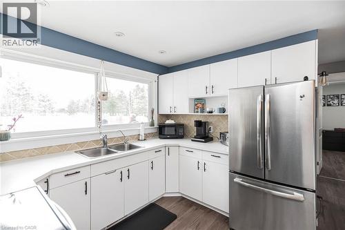 11685 Burnaby Road, Wainfleet, ON - Indoor Photo Showing Kitchen With Double Sink