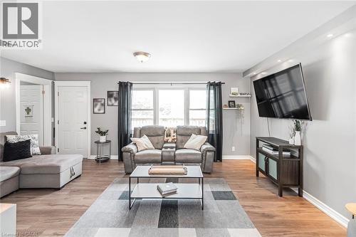 11685 Burnaby Road, Wainfleet, ON - Indoor Photo Showing Living Room