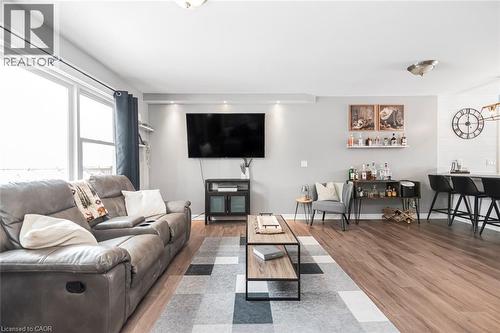 11685 Burnaby Road, Wainfleet, ON - Indoor Photo Showing Living Room