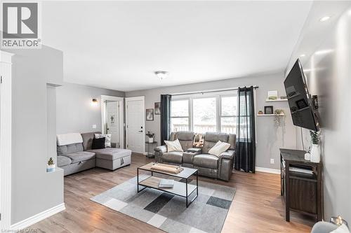 11685 Burnaby Road, Wainfleet, ON - Indoor Photo Showing Living Room