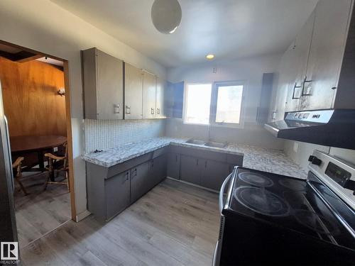 7920 Argyll Rd Nw, Edmonton, AB - Indoor Photo Showing Kitchen