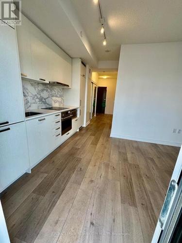 1517 - 38 HONEYCRISP CRESCENT  Vaughan, ON L4K 0M8