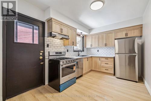 83 Barnesdale Avenue N, Hamilton, ON - Indoor Photo Showing Kitchen