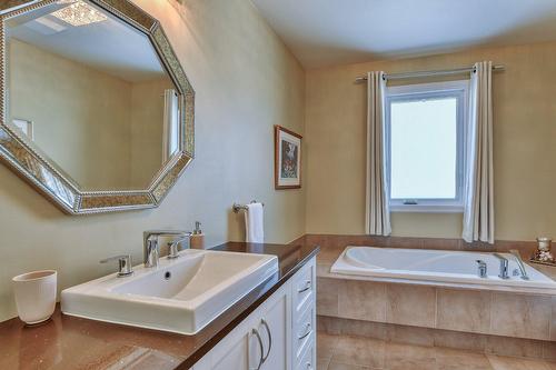 Salle de bains - 1027 Rue Guindon, Prévost, QC 