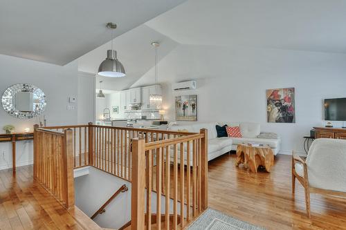 Salon - 1027 Rue Guindon, Prévost, QC 