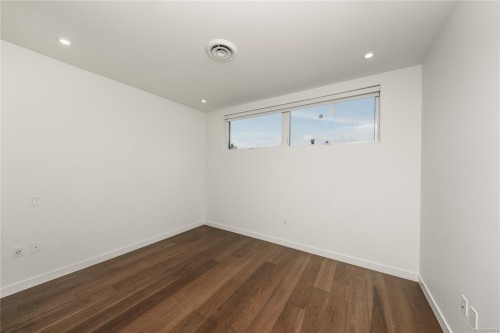 #105-9570 Fifth St, Sidney, BC - Indoor Photo Showing Other Room