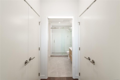 #105-9570 Fifth St, Sidney, BC - Indoor Photo Showing Other Room