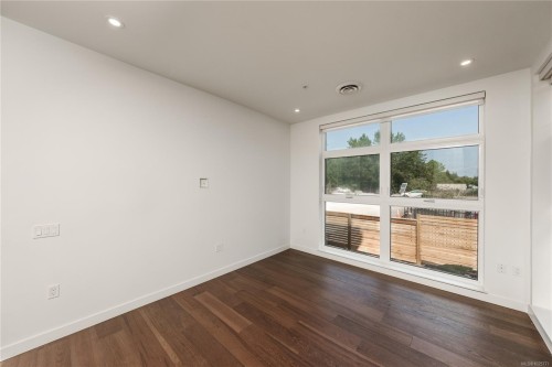 #105-9570 Fifth St, Sidney, BC - Indoor Photo Showing Other Room
