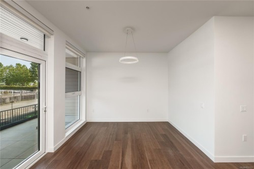 #105-9570 Fifth St, Sidney, BC - Indoor Photo Showing Other Room