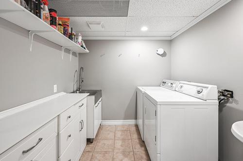 Salle de lavage - 116 48E Rue E., Venise-En-Québec, QC - Indoor Photo Showing Laundry Room