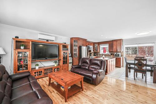 Salon - 116 48E Rue E., Venise-En-Québec, QC - Indoor Photo Showing Living Room
