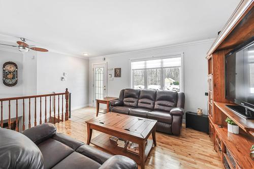 Salon - 116 48E Rue E., Venise-En-Québec, QC - Indoor Photo Showing Living Room