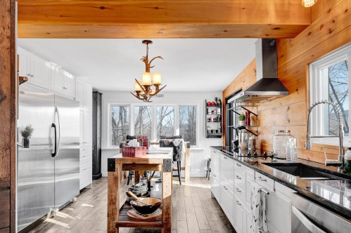 Cuisine - 291 Ch. De La Corniche, Piedmont, QC - Indoor Photo Showing Kitchen With Upgraded Kitchen