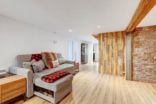 Salle familiale - 291 Ch. De La Corniche, Piedmont, QC - Indoor Photo Showing Living Room