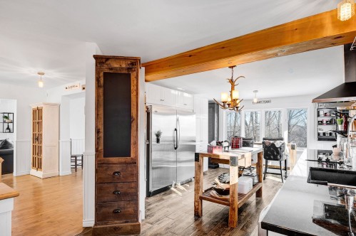 Cuisine - 291 Ch. De La Corniche, Piedmont, QC - Indoor Photo Showing Living Room