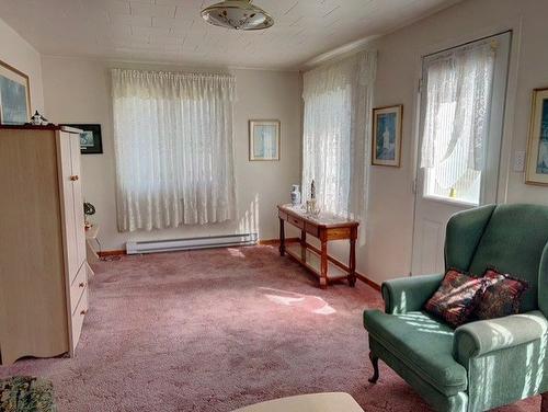 Salon - 26 Rue Bellevue, Escuminac, QC - Indoor