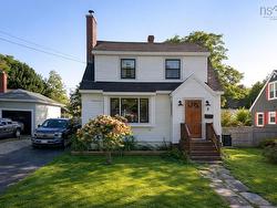 9 Baker Street  Yarmouth, NS B5A 2W8