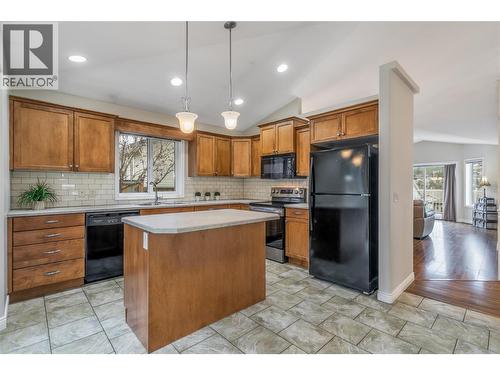 1490 Feedham Avenue, Kelowna, BC - Indoor Photo Showing Kitchen