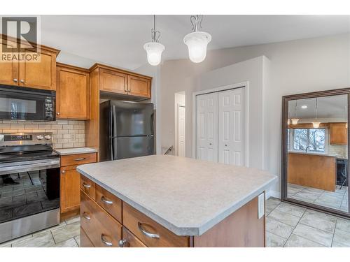 1490 Feedham Avenue, Kelowna, BC - Indoor Photo Showing Kitchen